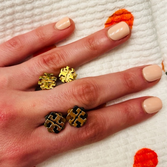 Tory Burch authentic stud earrings - 2 types available - Picture 2 of 4